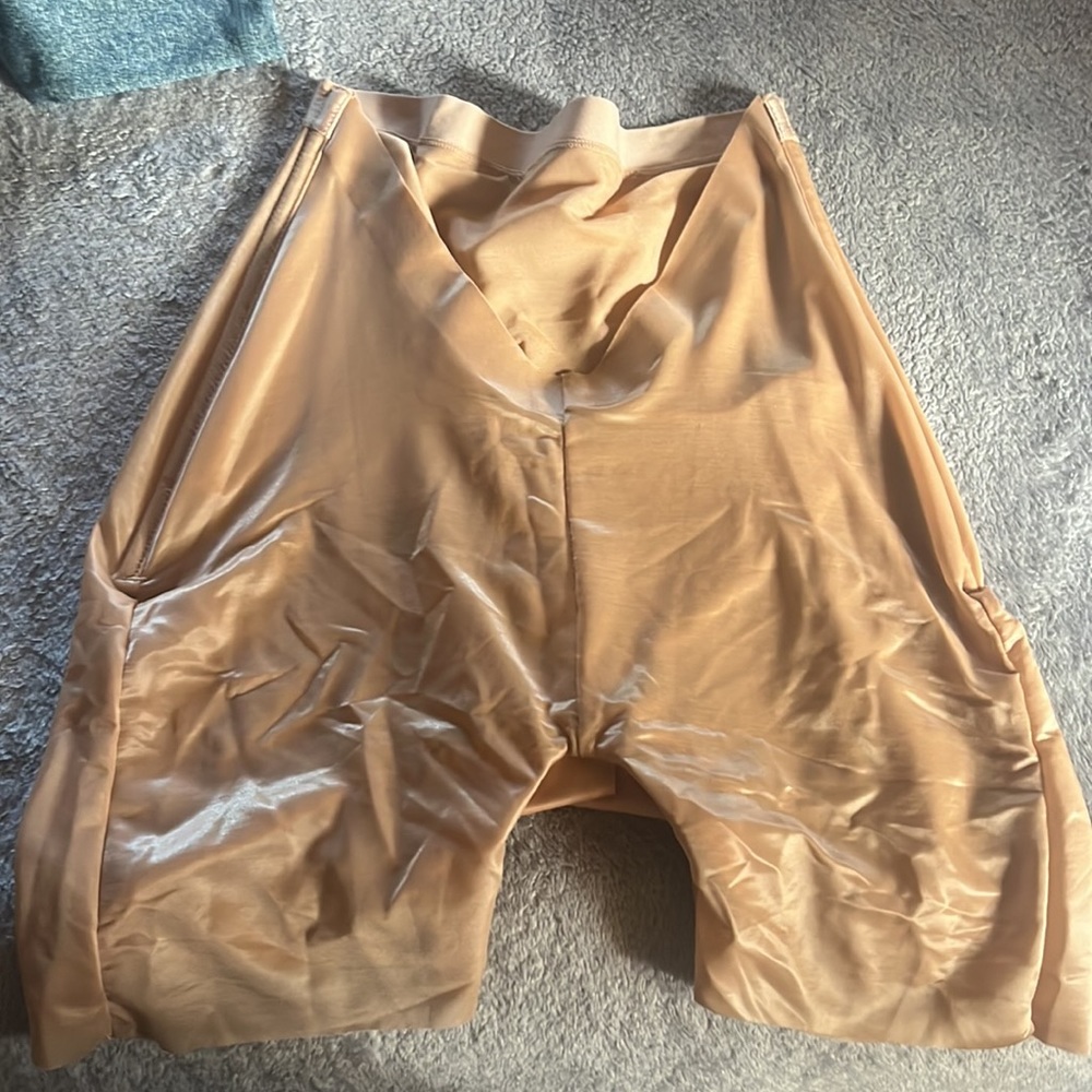 SKIMS v back shapewear